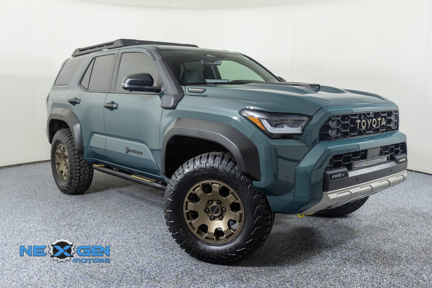Used 2025 Toyota 4Runner Trailhunter AWD/4WD image 1