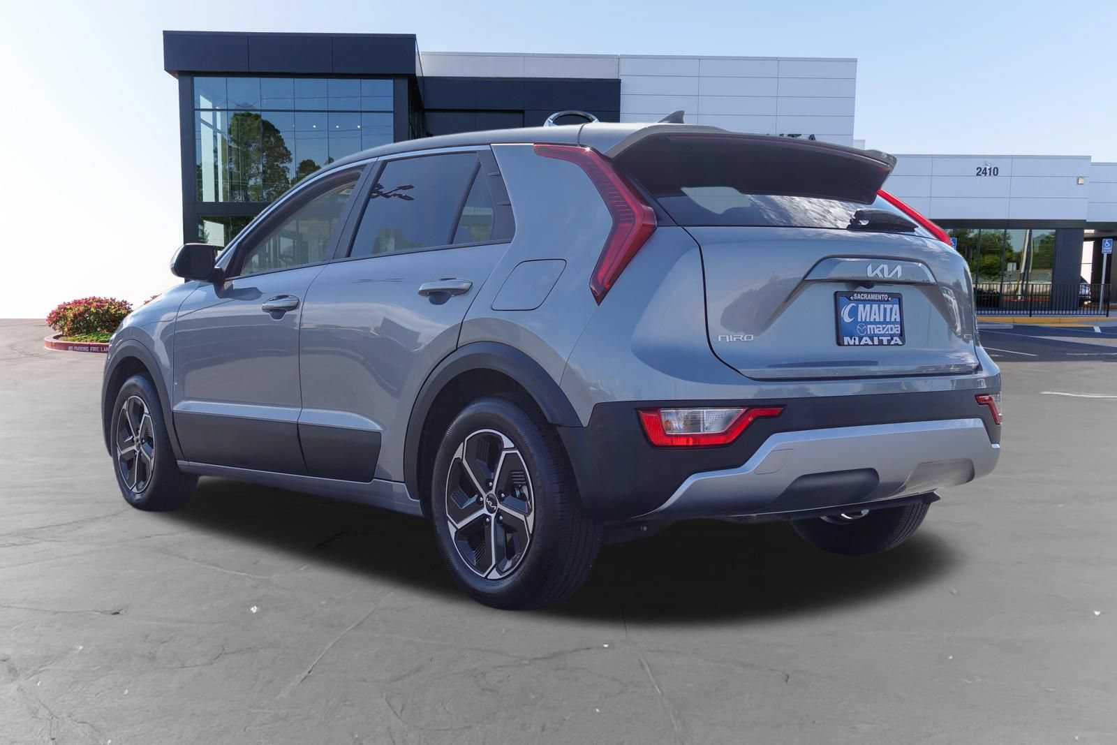 Used 2025 Kia Niro LX FWD image 5