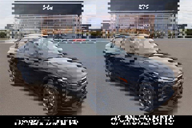 New 2025 Kia K4 LXS