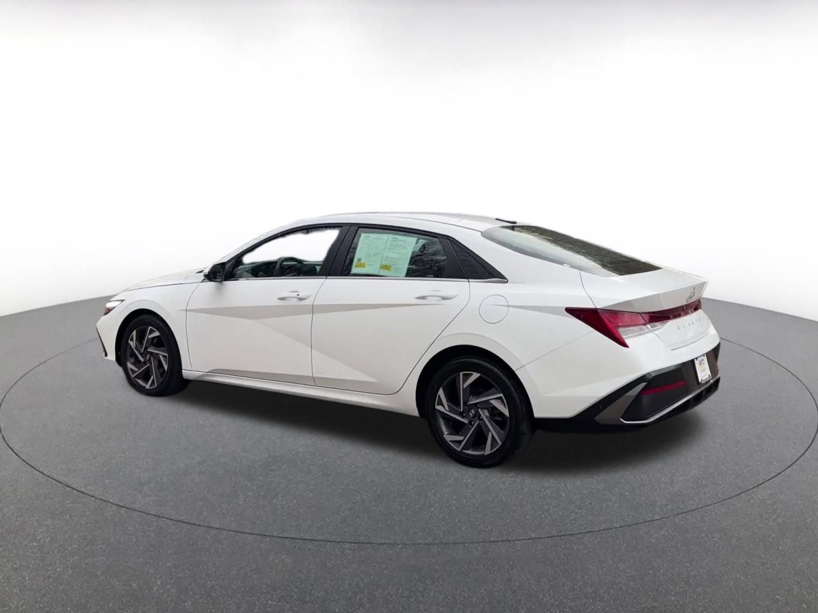 Used 2025 Hyundai Elantra SEL FWD image 10