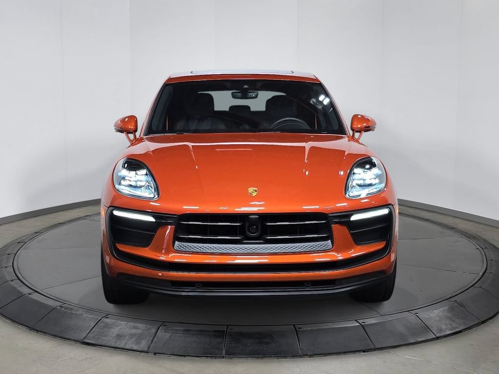 Certified 2025 Porsche Macan AWD/4WD image 10