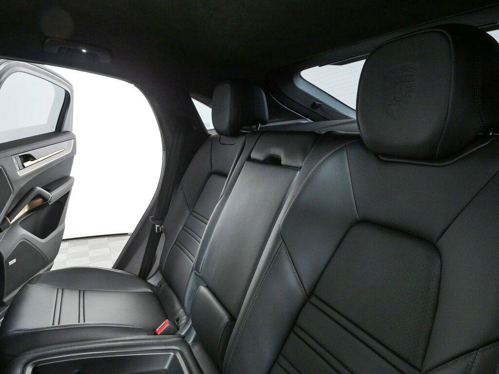 Certified 2024 Porsche Cayenne Turbo GT AWD/4WD image 22
