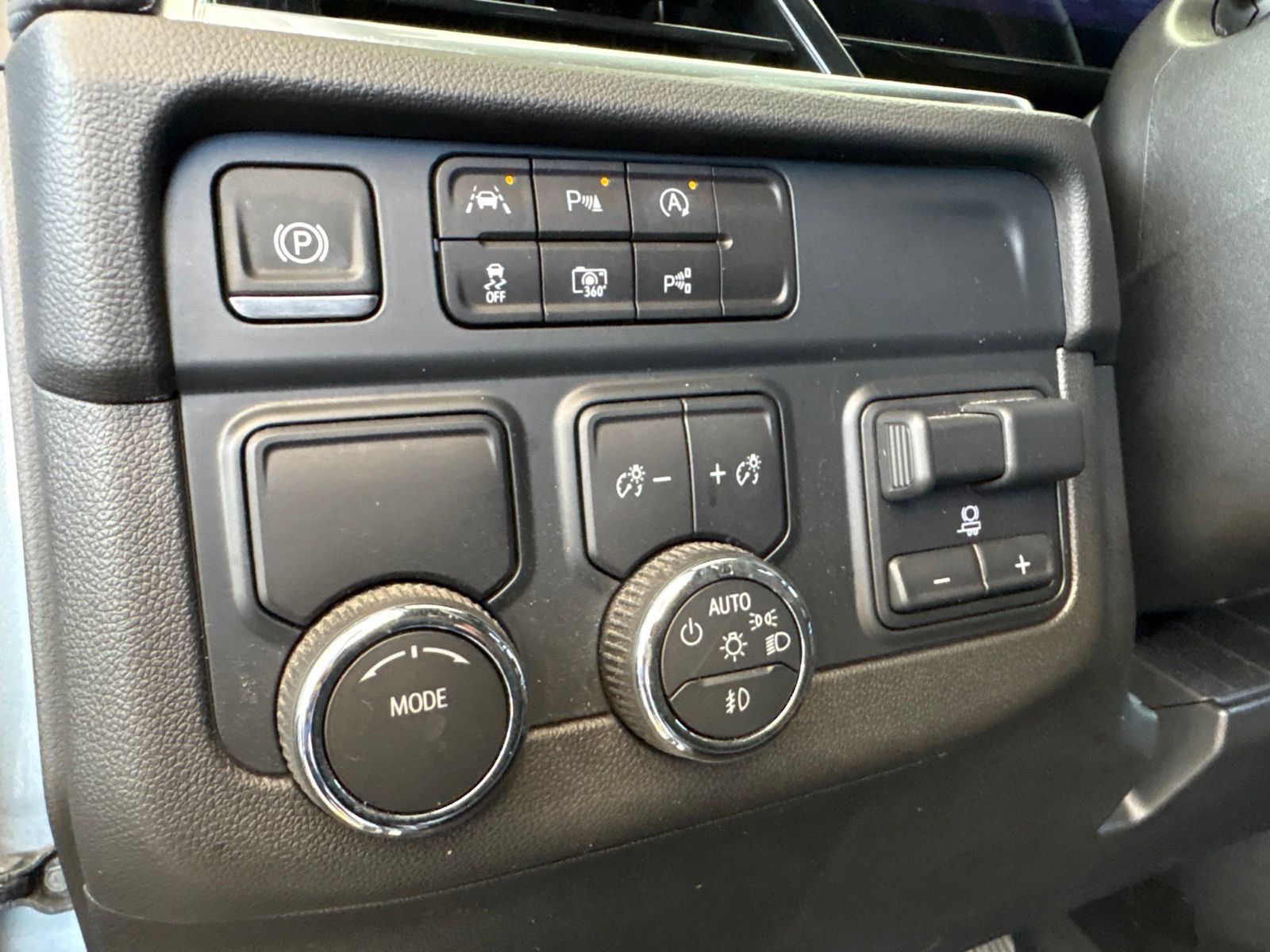Used 2025 Chevrolet Tahoe RST w/ Comfort Package RWD image 13