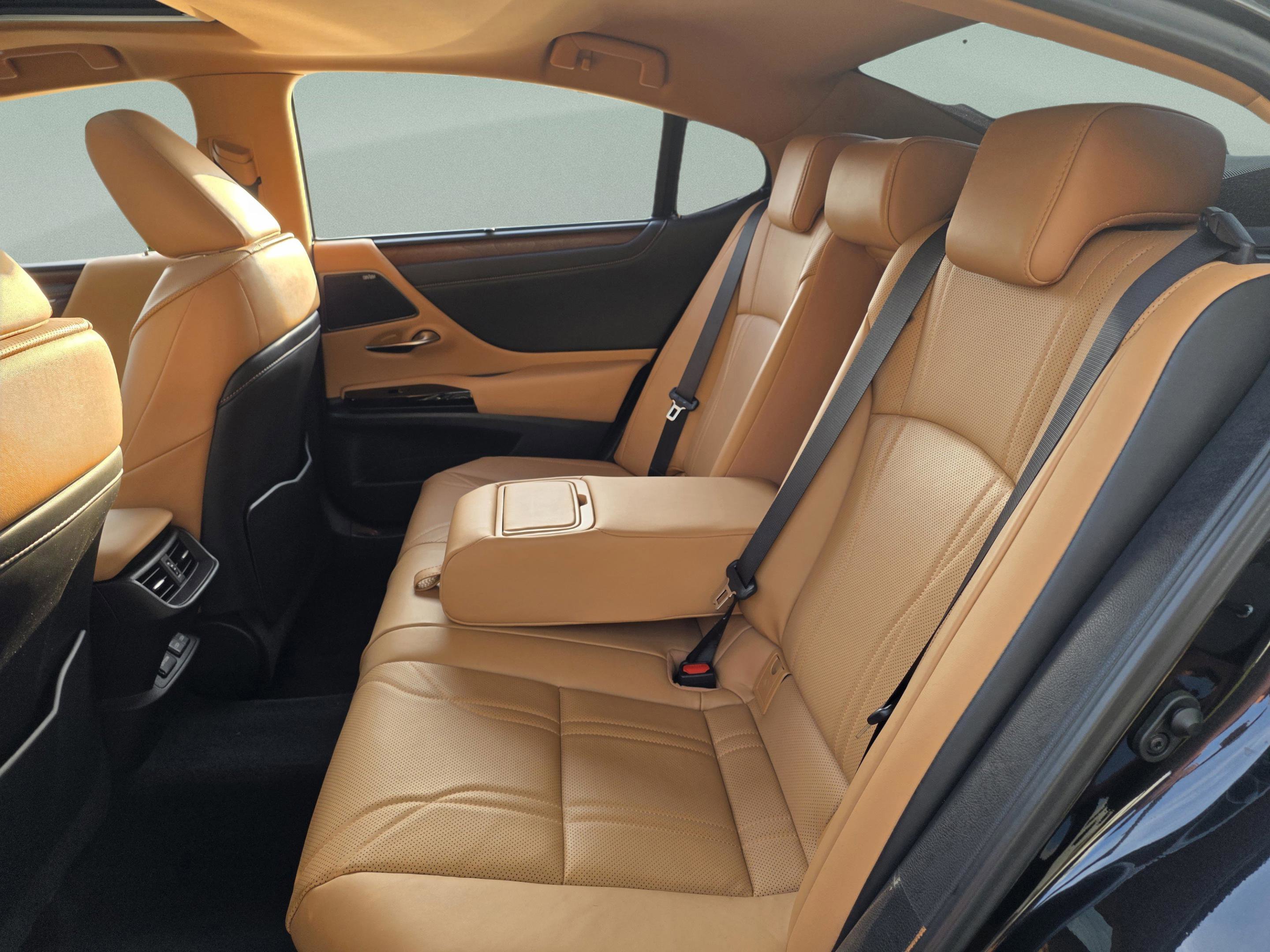 Used 2024 Lexus ES 300h Ultra Luxury w/ Accessory Package (Z1) image 21