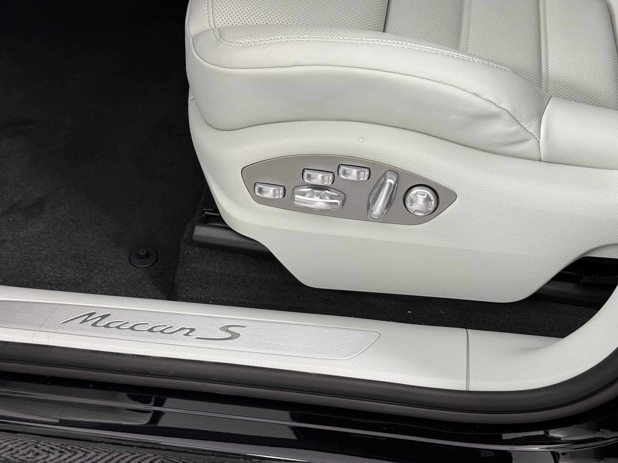 Used 2026 Porsche Macan S AWD/4WD image 14
