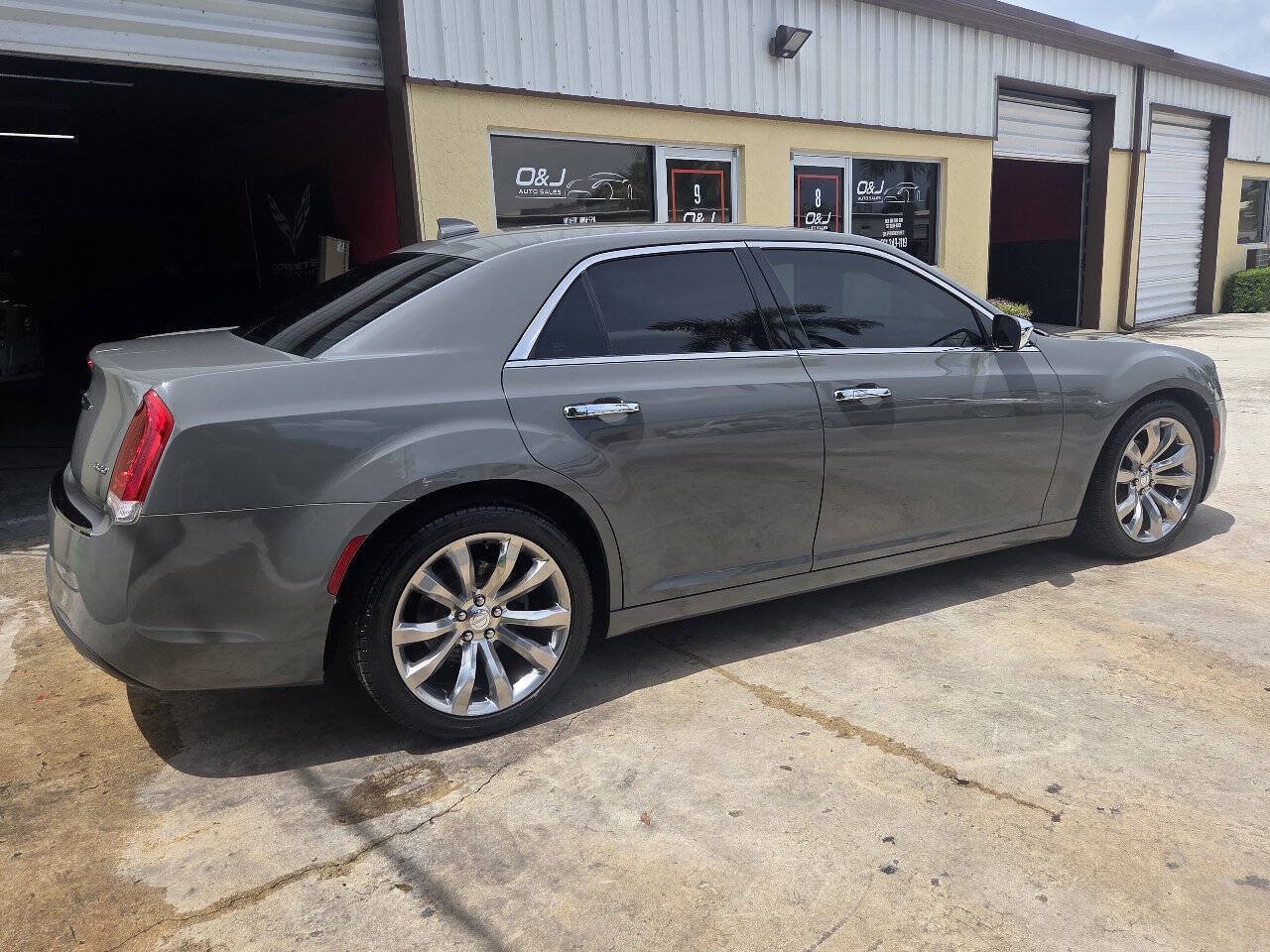 Used 2019 Chrysler 300 Limited RWD image 6