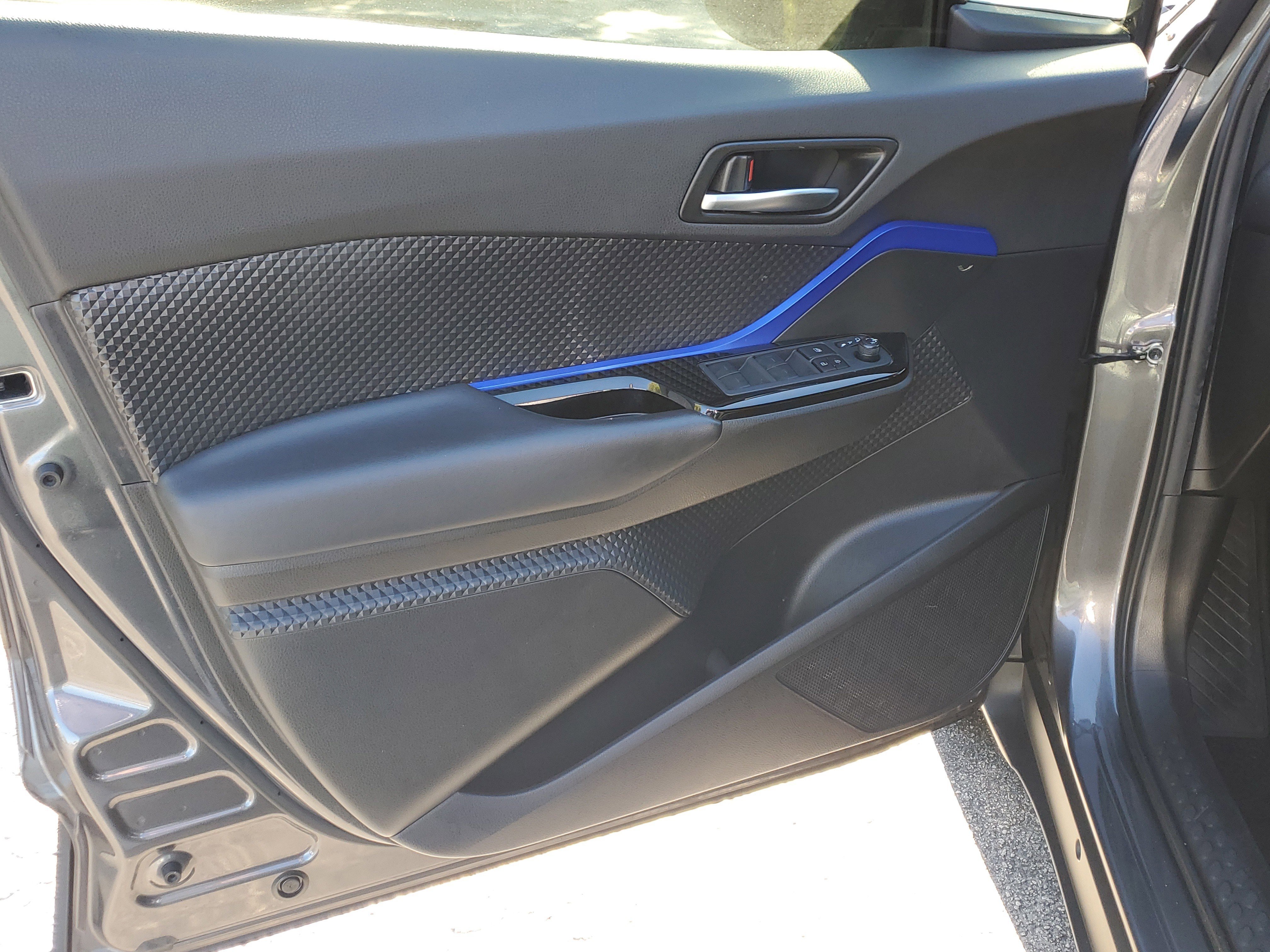 Used 2020 Toyota C-HR XLE image 16