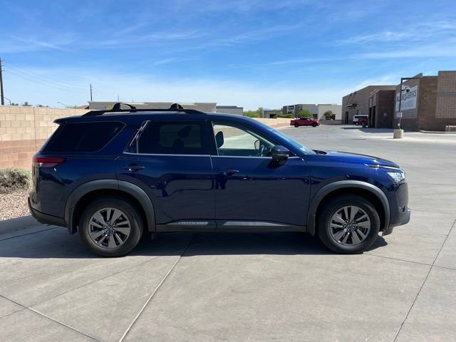 Used 2022 Nissan Pathfinder SV w/ SV Premium Package image 3