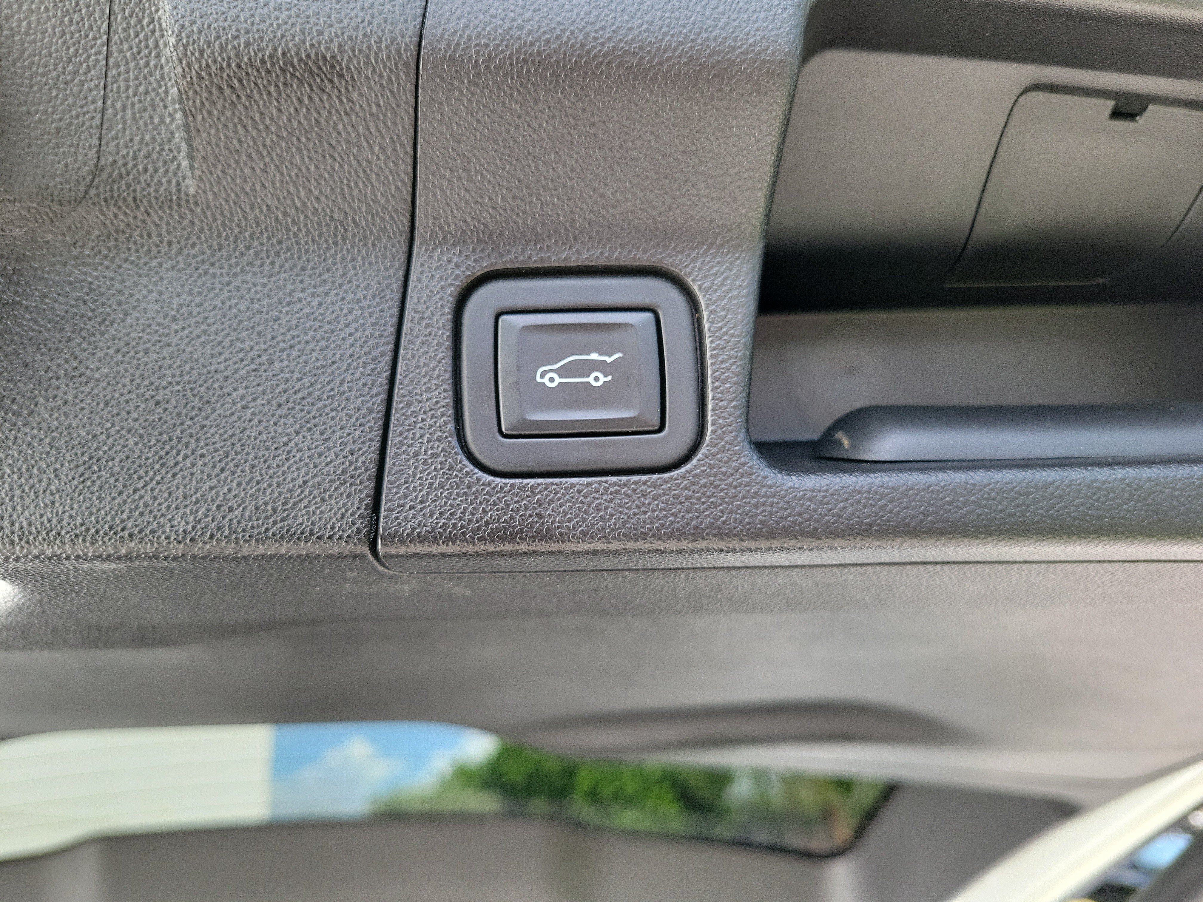 Used 2022 GMC Acadia AT4 w/ Technology Package AWD/4WD image 10