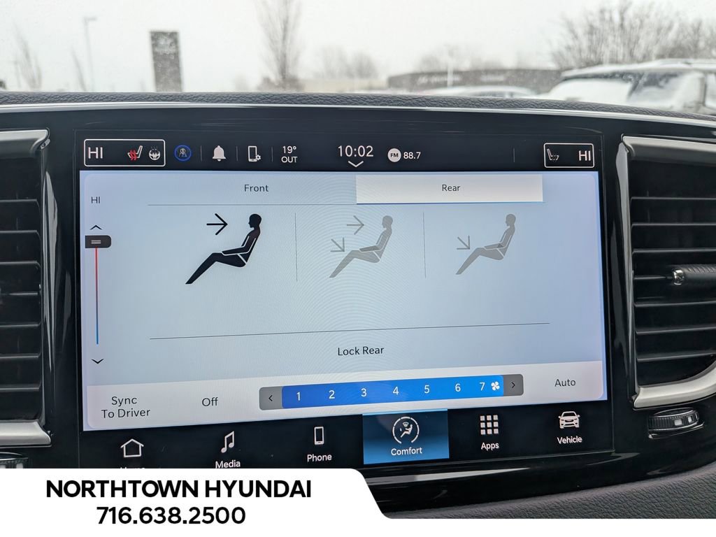 Used 2024 Chrysler Pacifica Touring-L image 22