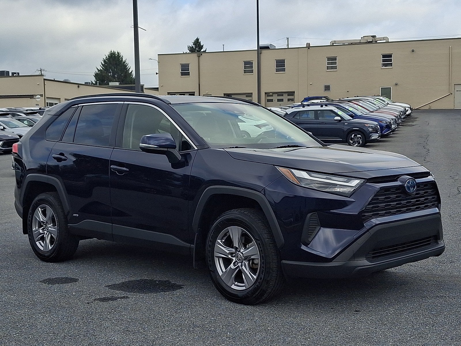 Used 2023 Toyota RAV4 XLE w/ Convenience Package AWD/4WD image 3