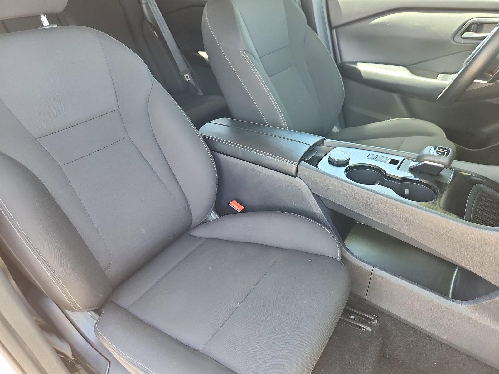 Used 2024 Nissan Rogue S AWD/4WD image 14