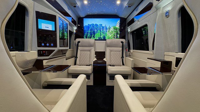 Used 2025 Mercedes-Benz Sprinter 2500 image 32