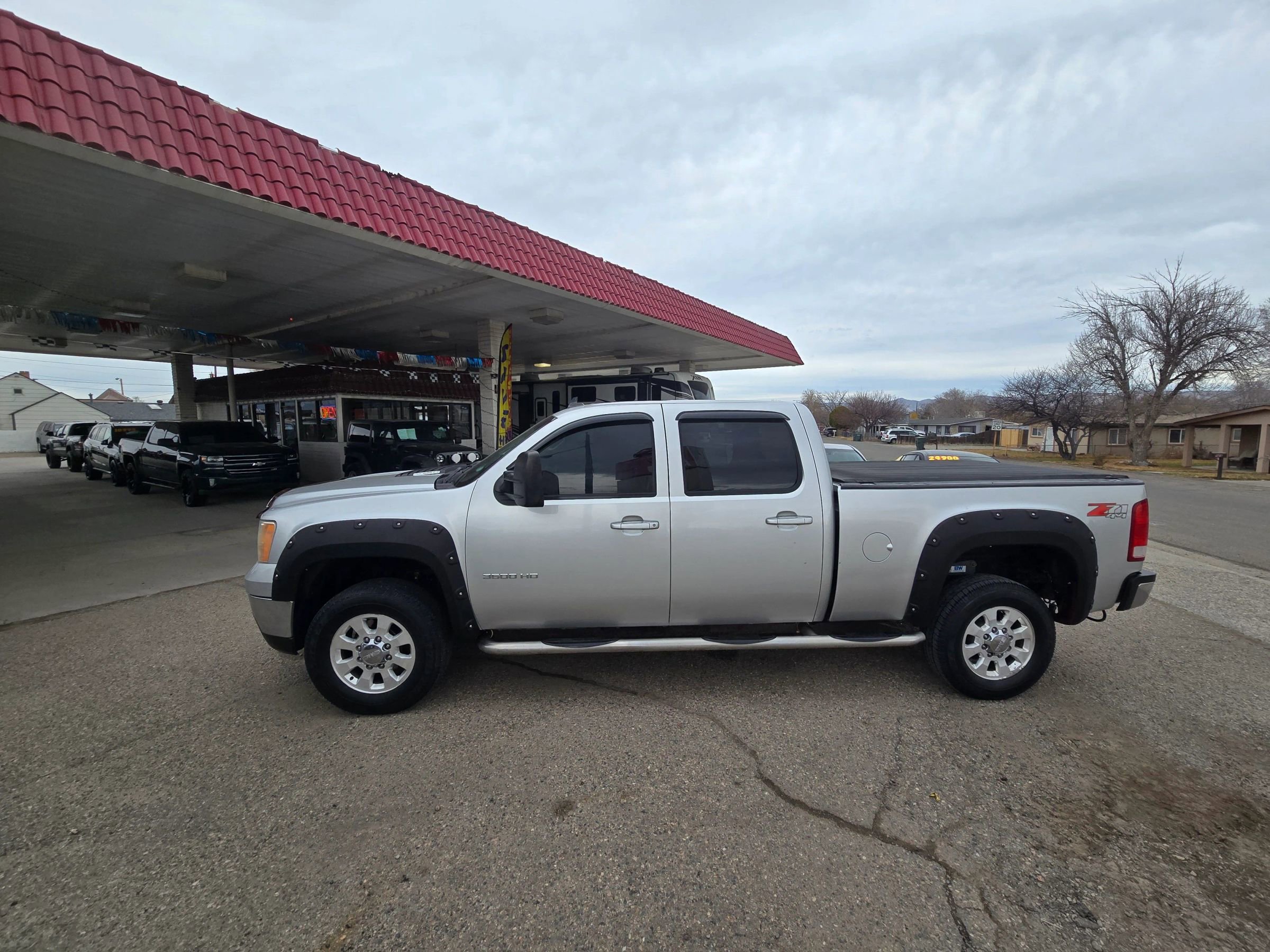 Used 2011 GMC Sierra 3500 SLT image 2
