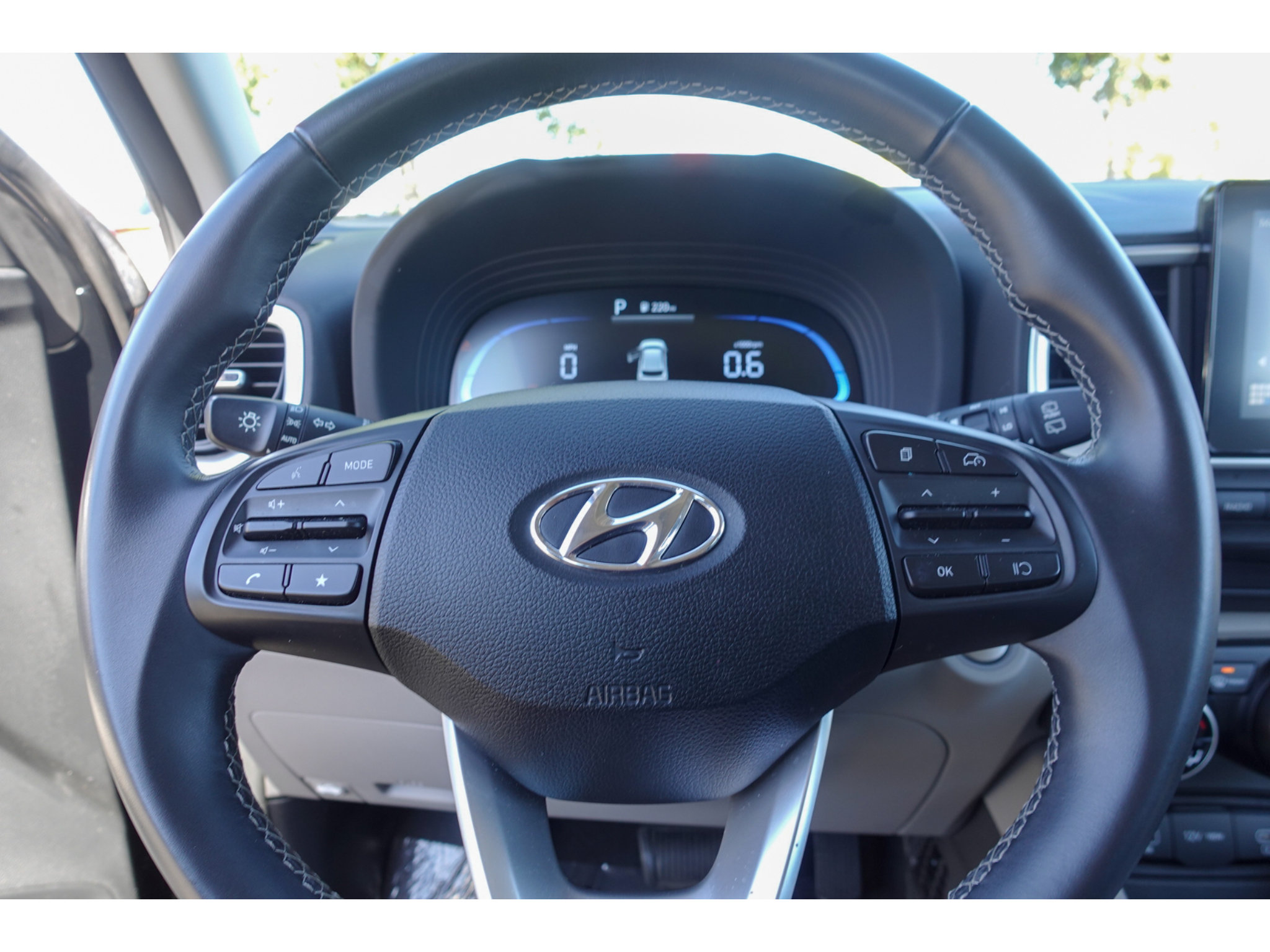 Used 2025 Hyundai Venue SEL FWD image 13