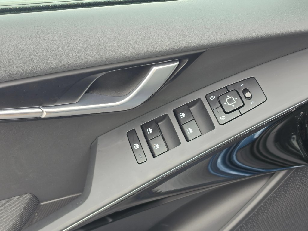 Certified 2025 Kia Niro EX FWD image 22