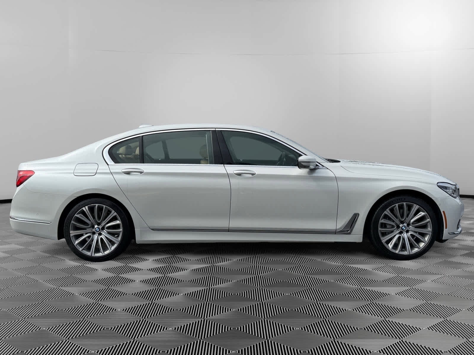 Used 2018 BMW 750i xDrive image 6