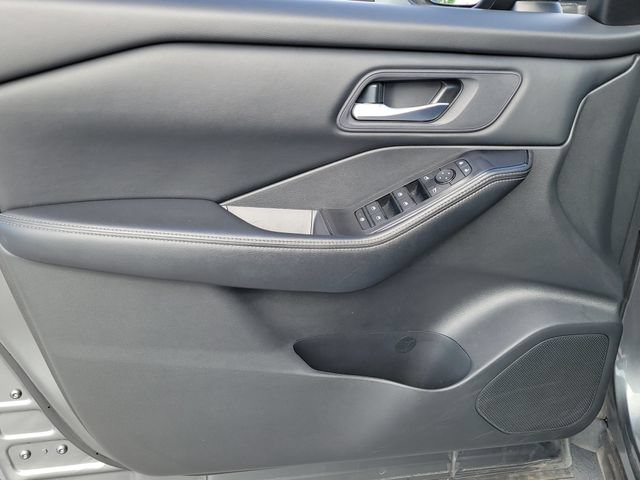 Used 2024 Nissan Rogue SV AWD/4WD image 7