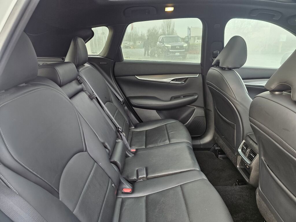 Used 2022 INFINITI QX50 Luxe w/ Appearance Package image 15