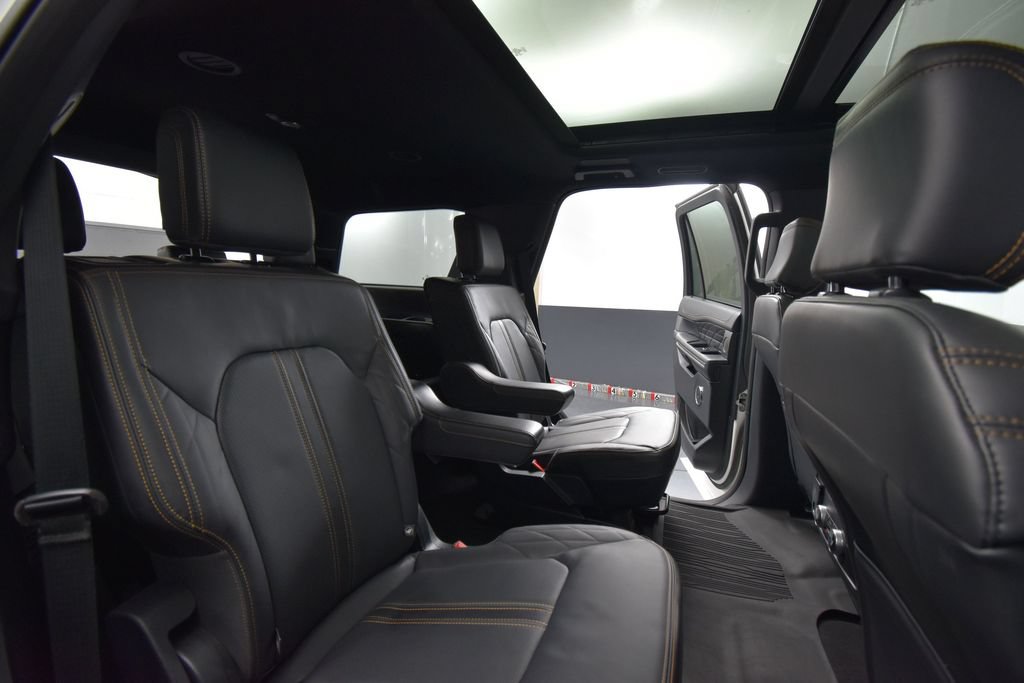 Used 2024 Ford Expedition Platinum AWD/4WD image 45