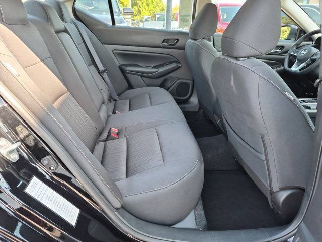 Used 2025 Nissan Altima 2.5 SV FWD image 29