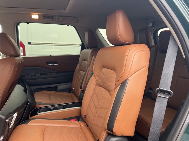 Used 2024 Nissan Pathfinder Platinum image 21