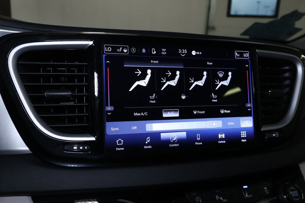 Used 2024 Chrysler Pacifica Touring-L image 32