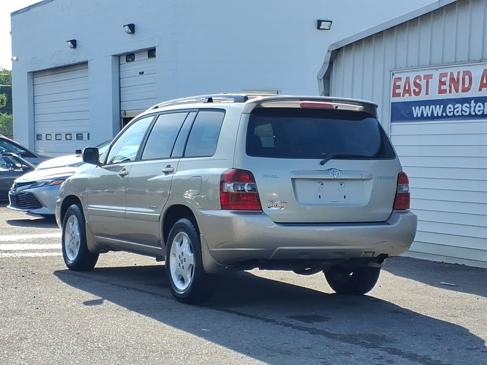 Used 2006 Toyota Highlander Limited w/ Leather Trim Pkg AWD/4WD image 3