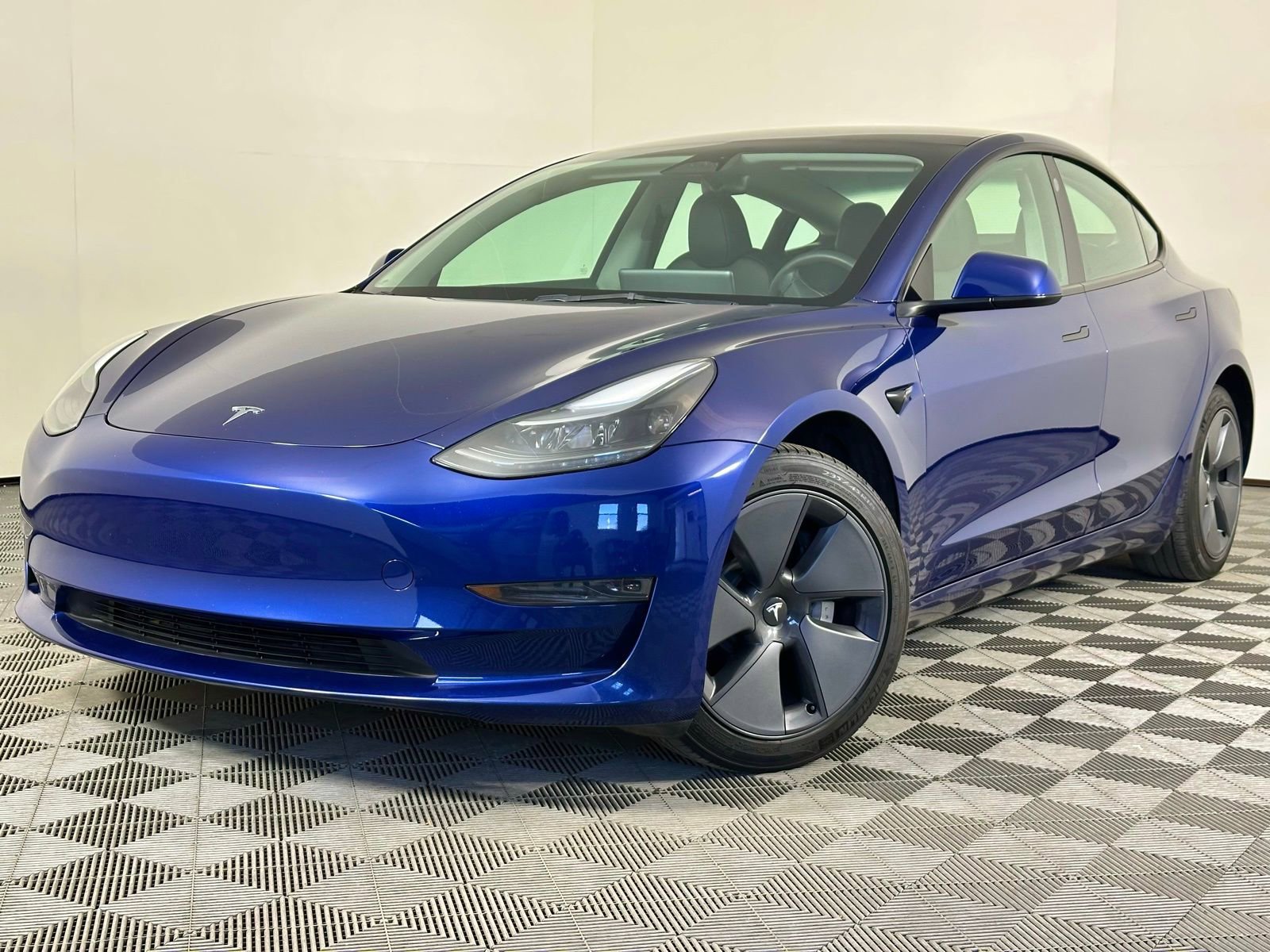 Used 2023 Tesla Model 3 Standard Range RWD image 38