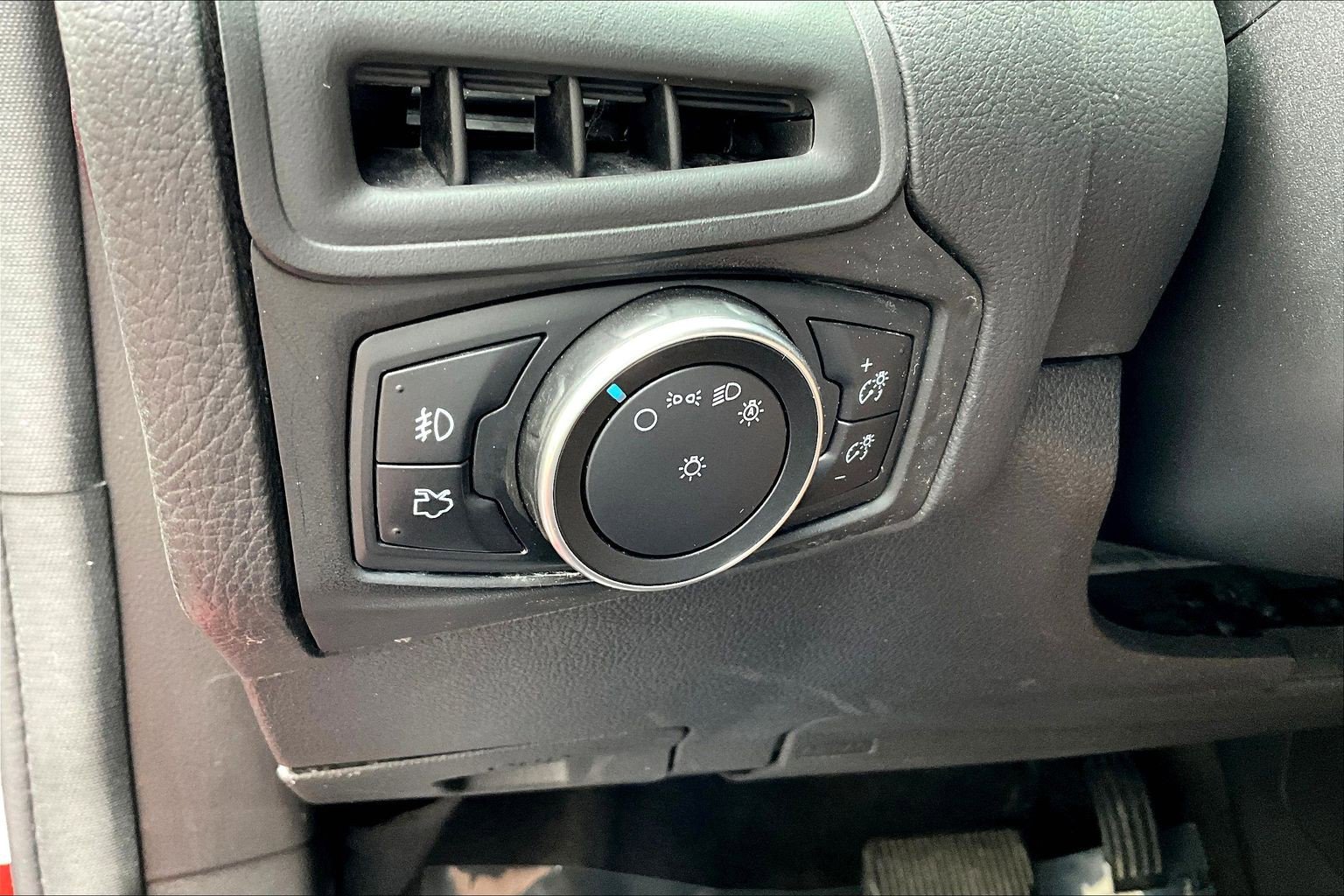 Used 2018 Ford Focus SEL FWD image 38