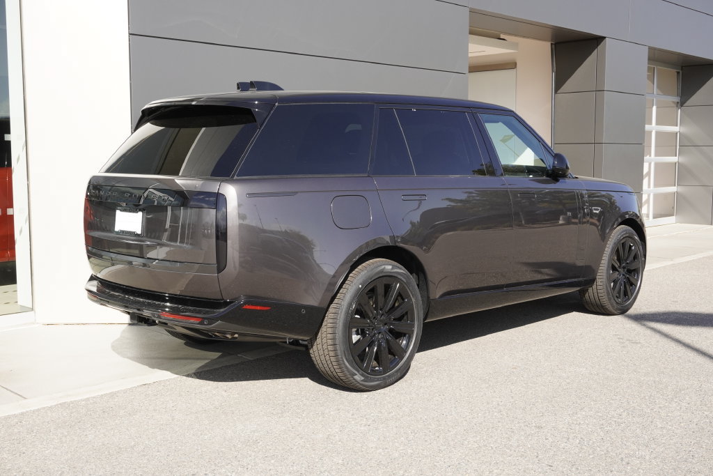 New 2026 Land Rover Range Rover Long Wheelbase SE AWD/4WD image 4
