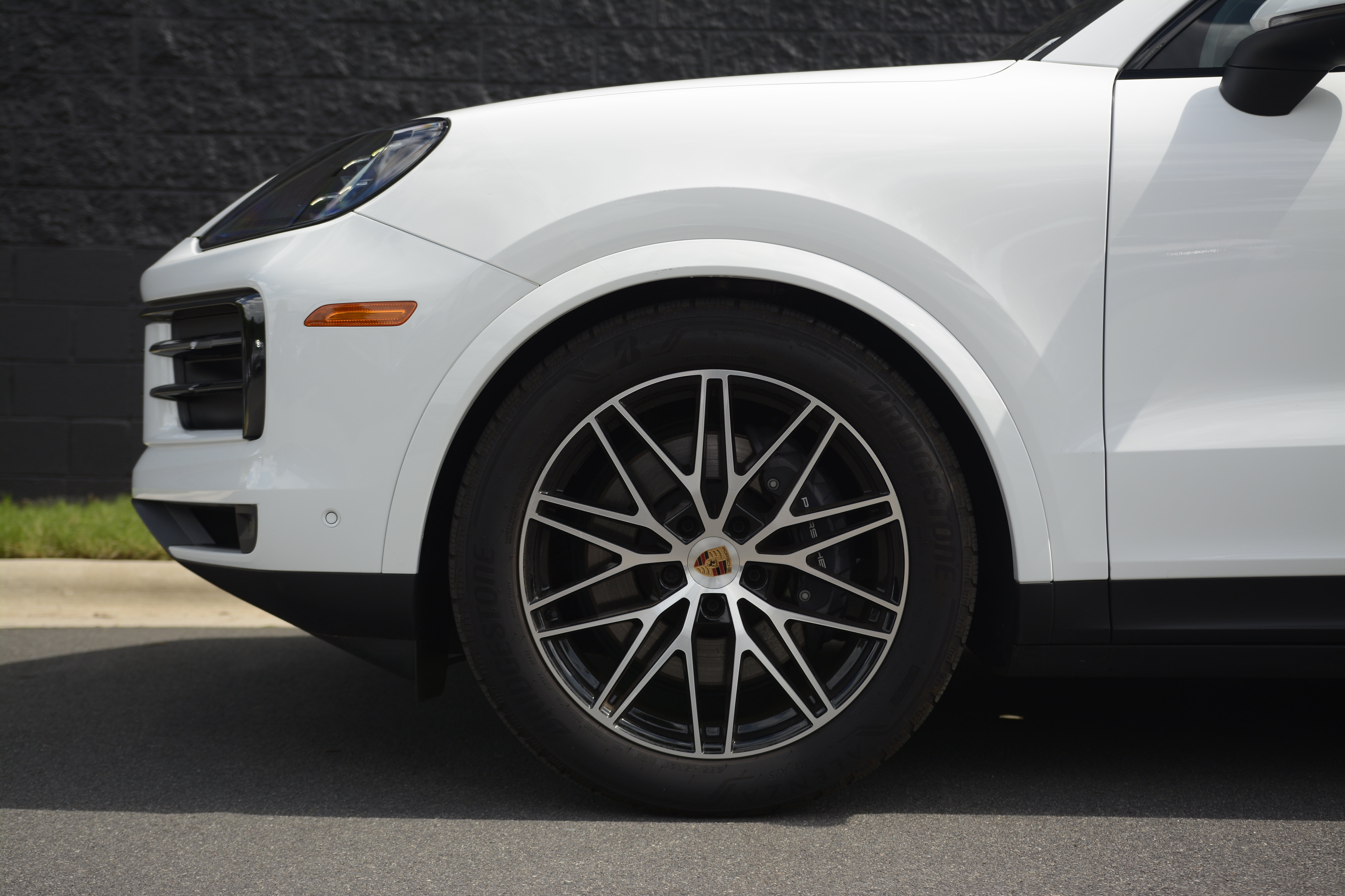 Certified 2025 Porsche Cayenne AWD/4WD image 41