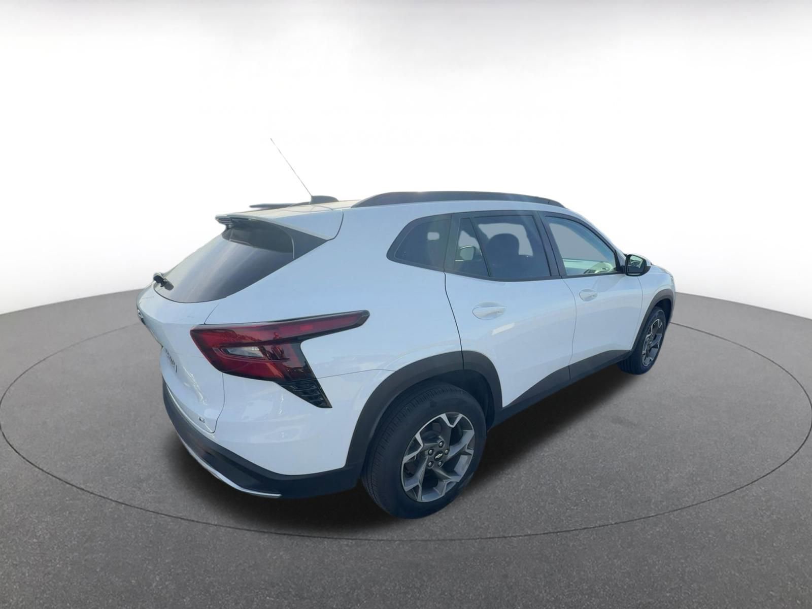 Used 2025 Chevrolet Trax LT w/ LT Convenience Package image 6