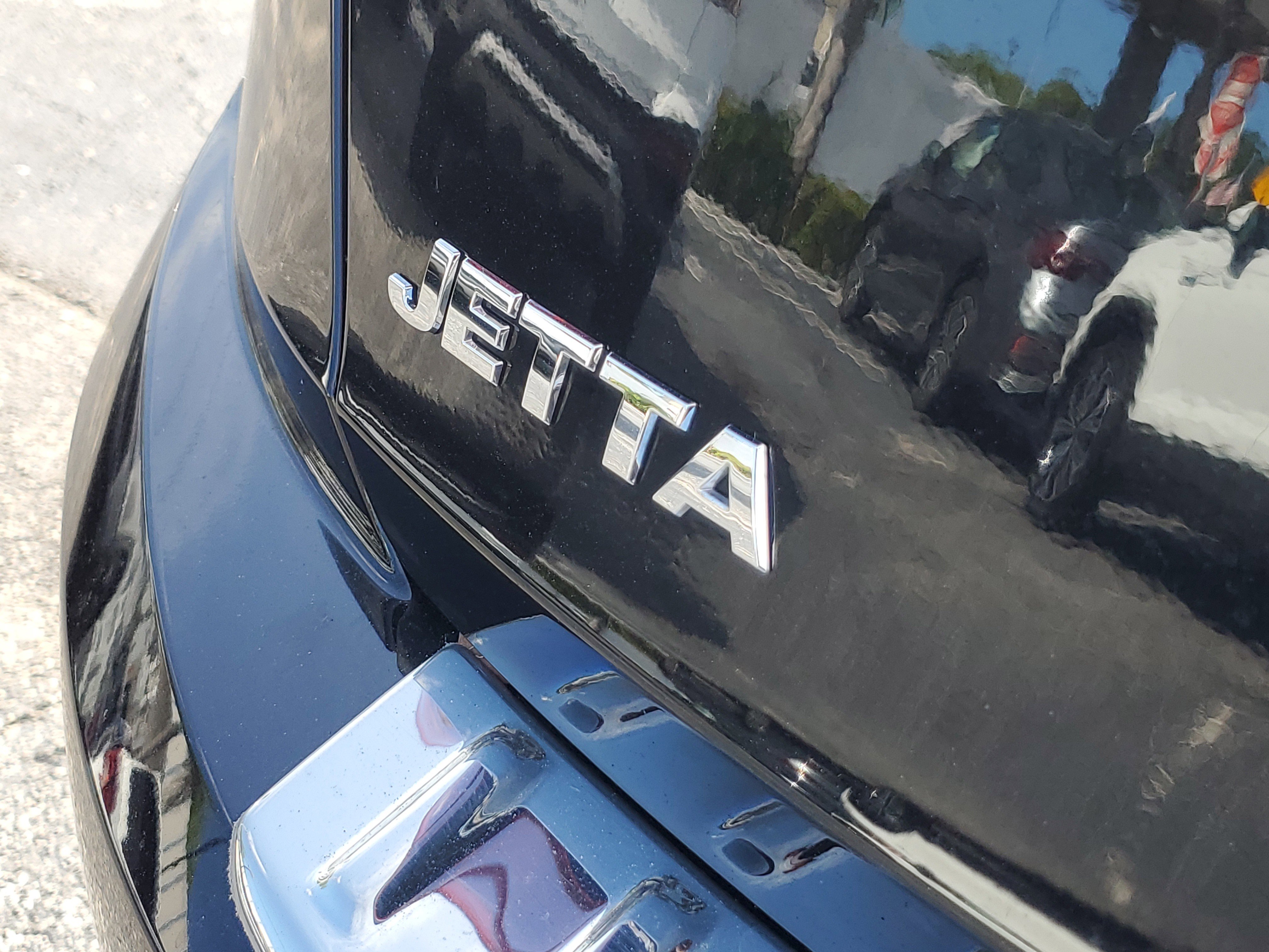 Certified 2021 Volkswagen Jetta SE image 10