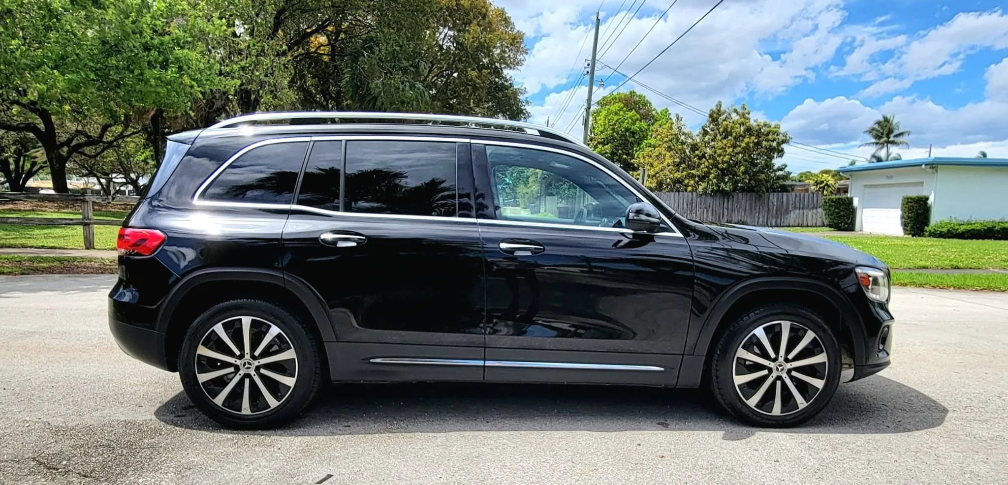 Used 2021 Mercedes-Benz GLB 250 GLB 250 4MATIC Sport Utility 4 w/ Premium Package image 10