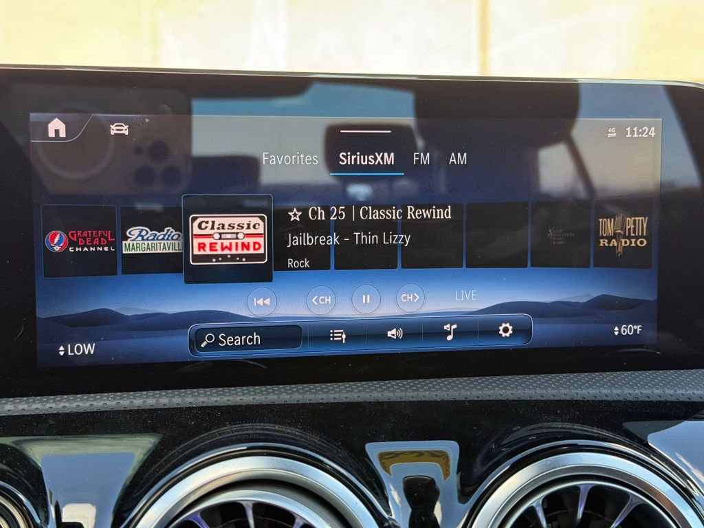 Used 2025 Mercedes-Benz CLA 250 image 11