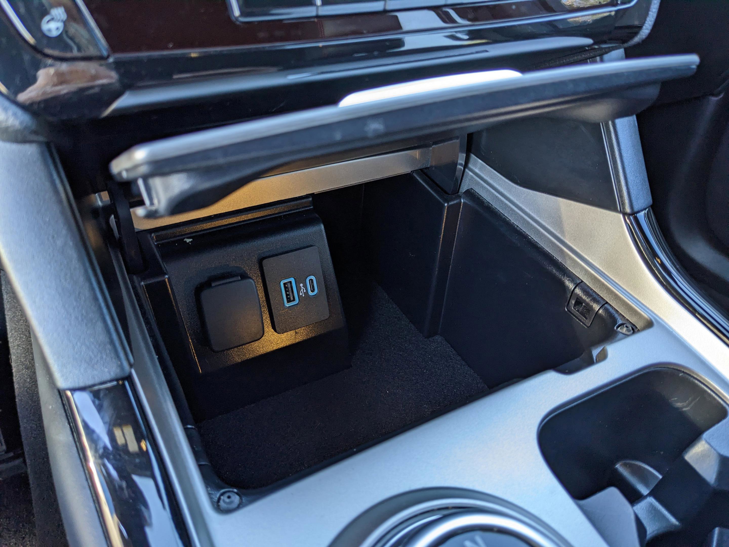 Used 2023 Ford Explorer ST-Line w/ Class IV Trailer Tow Package image 22