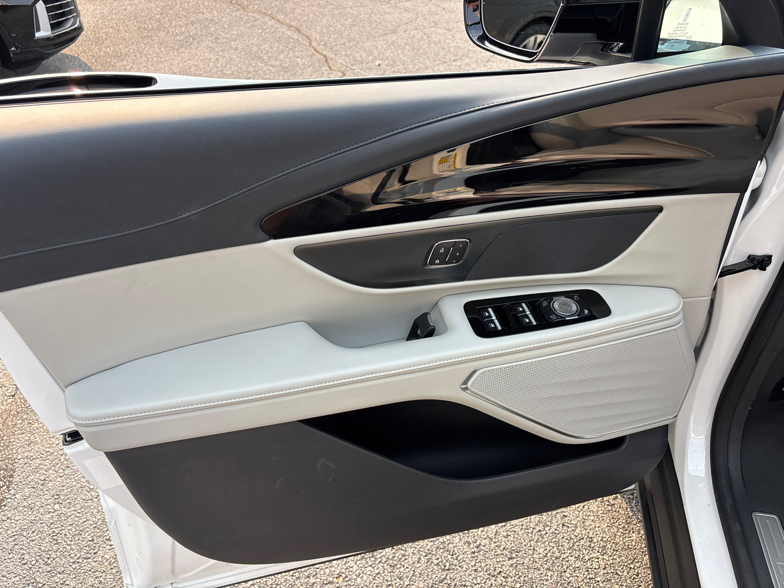 New 2026 Lincoln Nautilus Premier AWD/4WD image 11