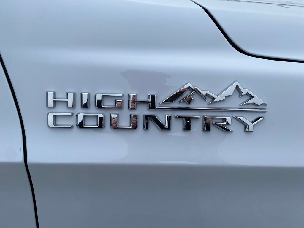 New 2026 Chevrolet Suburban High Country image 38