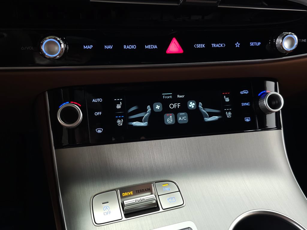 New 2026 Genesis GV70 2.5T Advanced AWD/4WD image 26