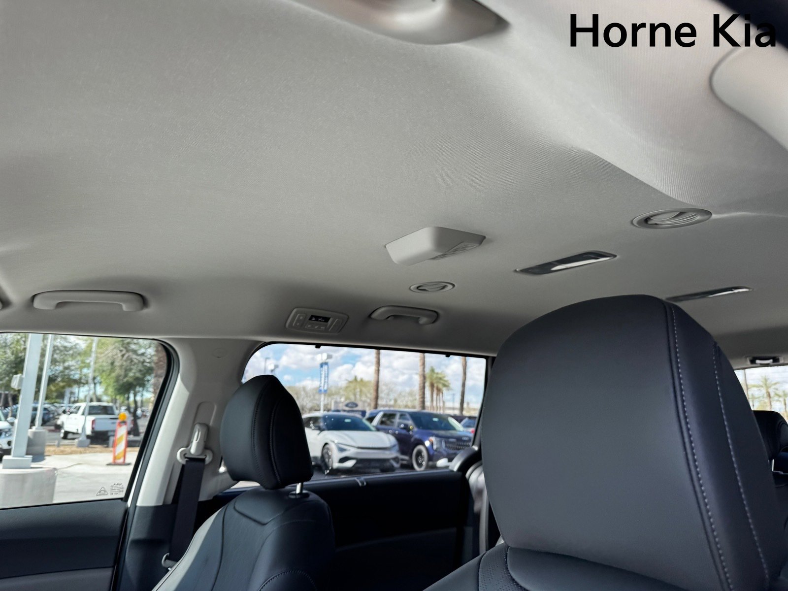 New 2026 Kia Carnival EX image 18