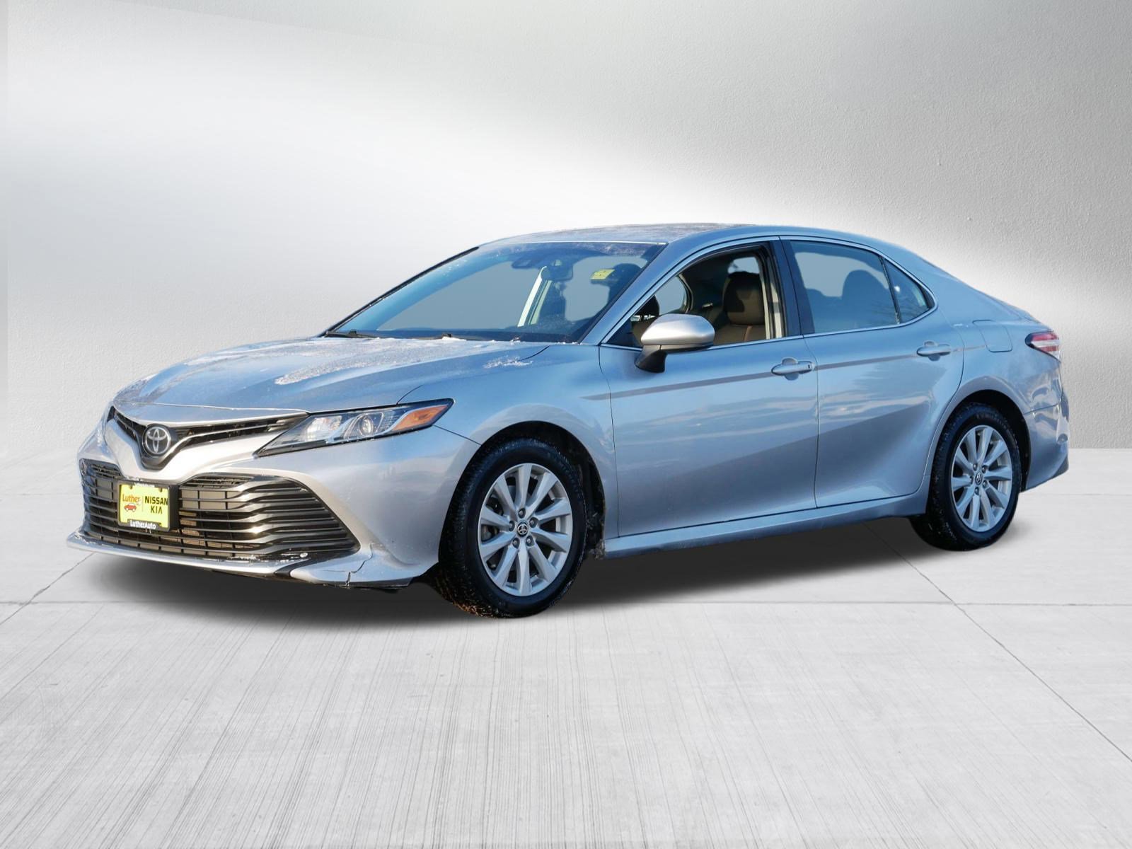 Used 2020 Toyota Camry LE image 3