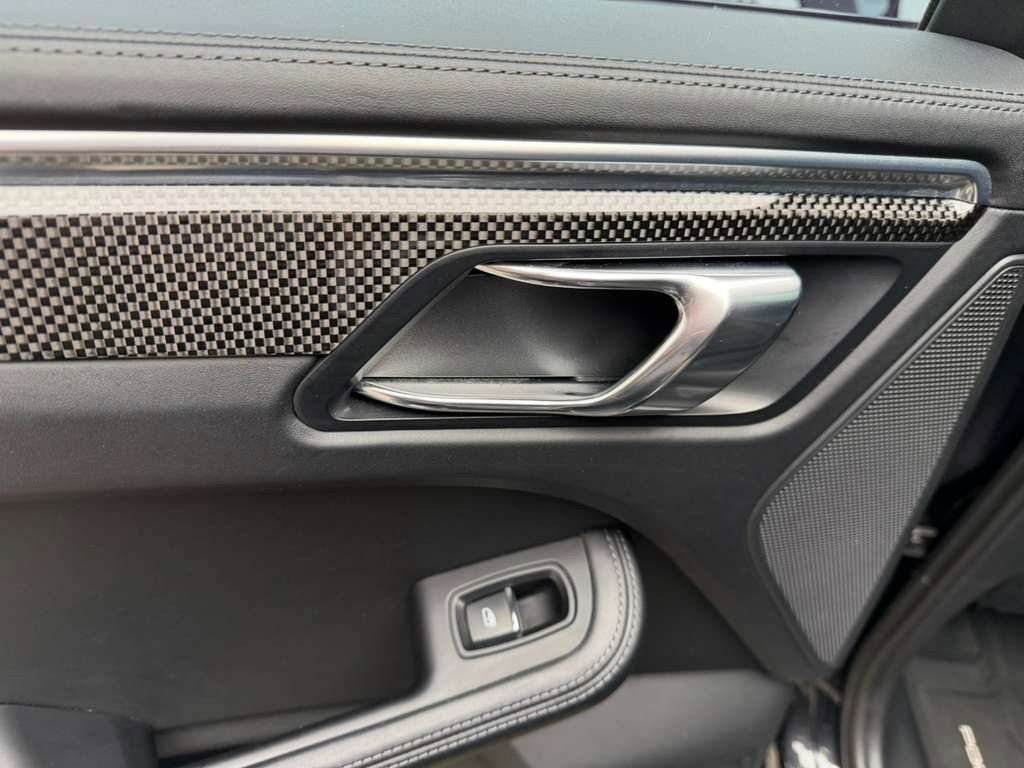 Used 2016 Porsche Macan Turbo image 18