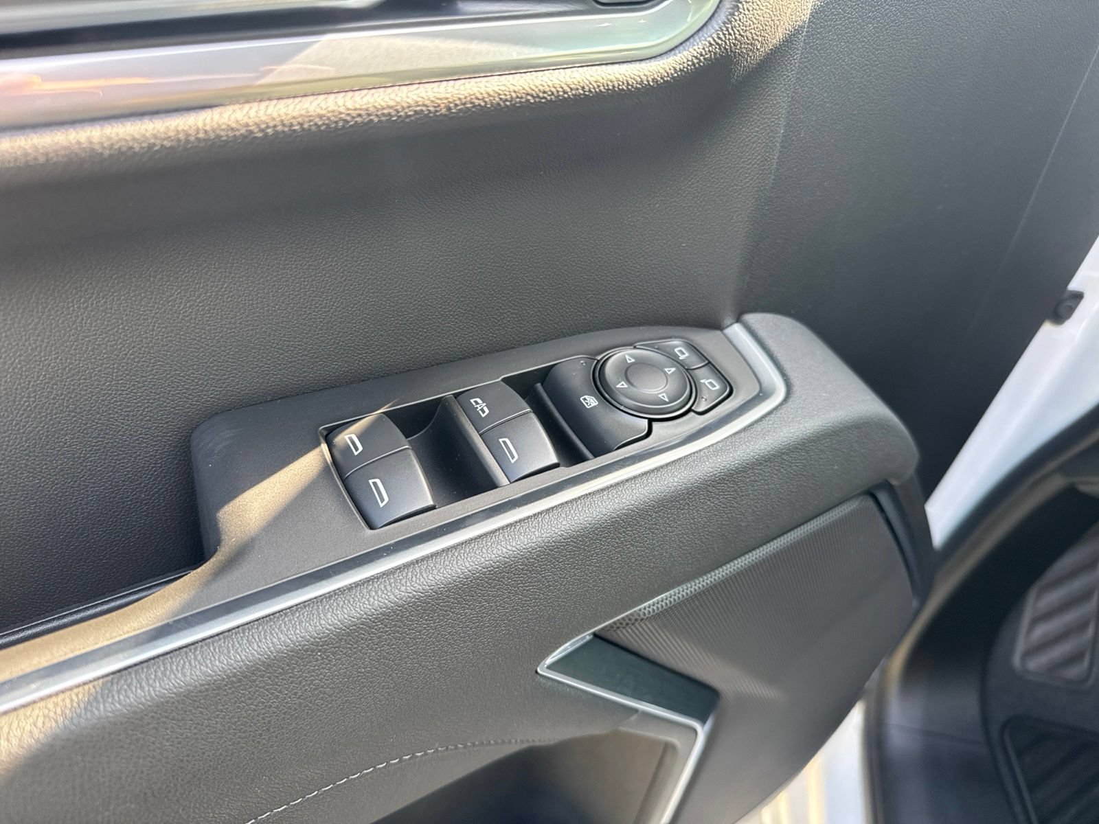 New 2026 Chevrolet Silverado 1500 LT w/ LPO, Dark Essentials Package AWD/4WD image 15