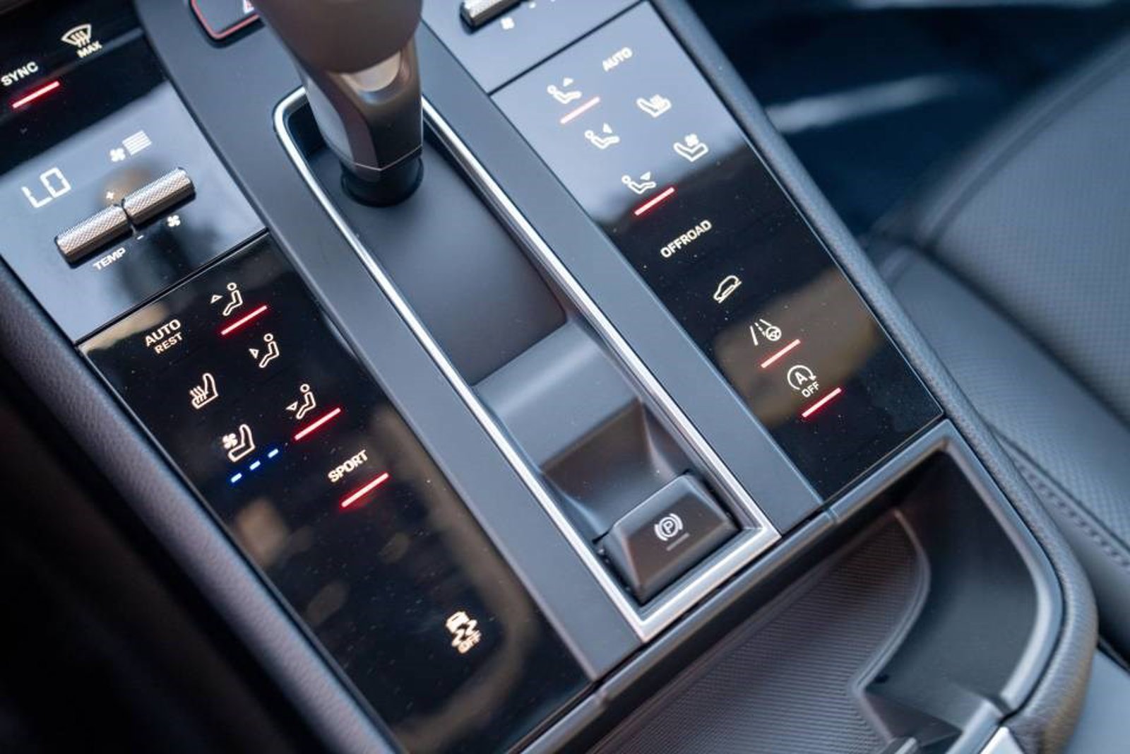 New 2026 Porsche Macan AWD/4WD image 21