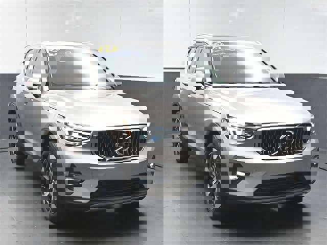 Certified 2024 Volvo XC40 B5 Plus w/ Protection Package Premier image 2