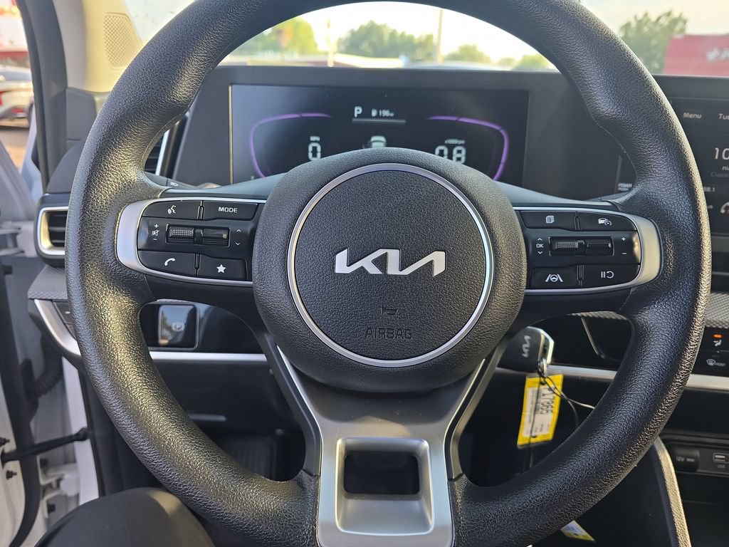 Used 2025 Kia Sportage LX FWD image 13