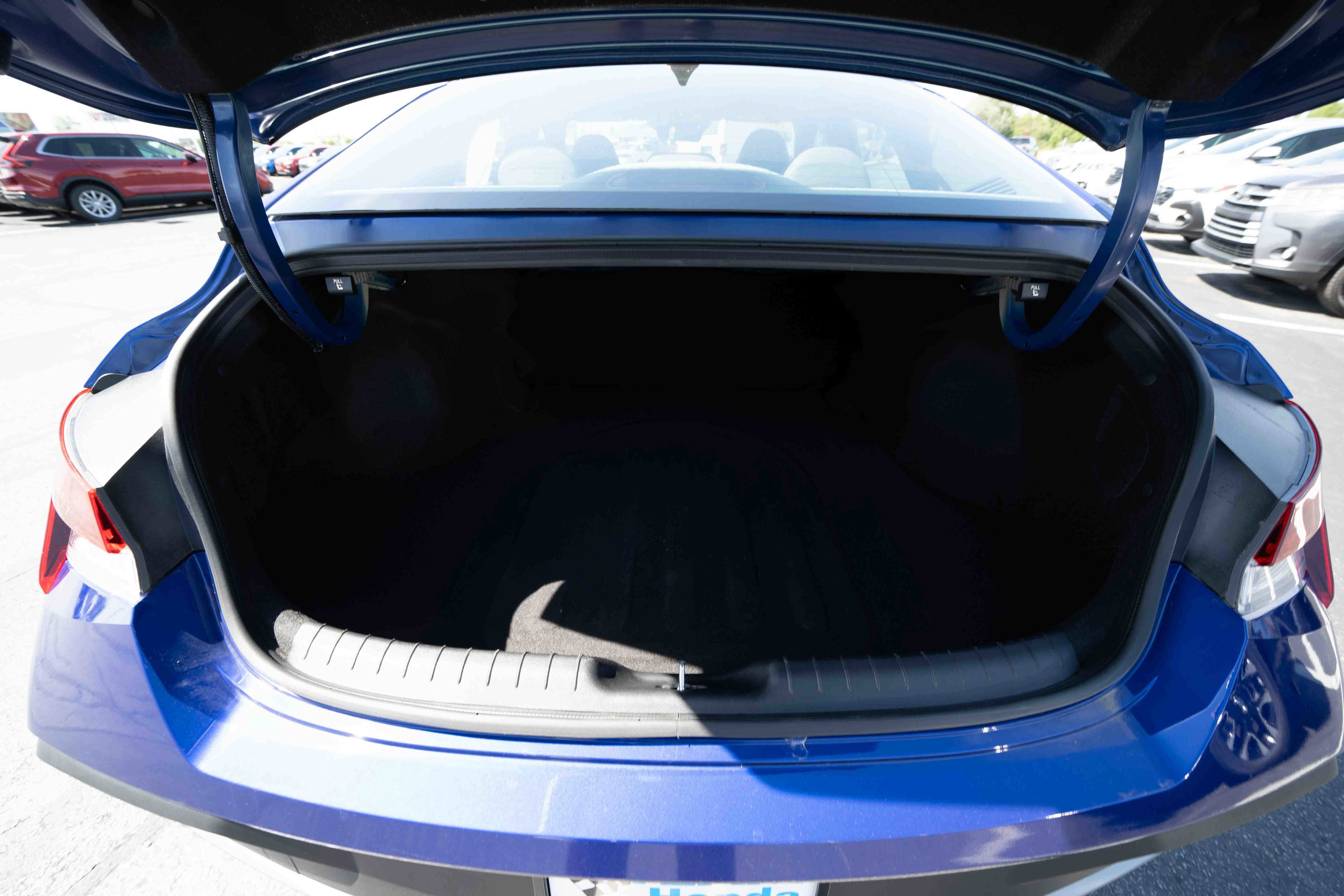 Used 2025 Hyundai Elantra SEL FWD image 27