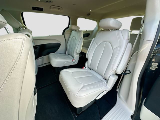 Used 2020 Chrysler Pacifica Touring-L Plus w/ Advanced Safetytec Group image 24