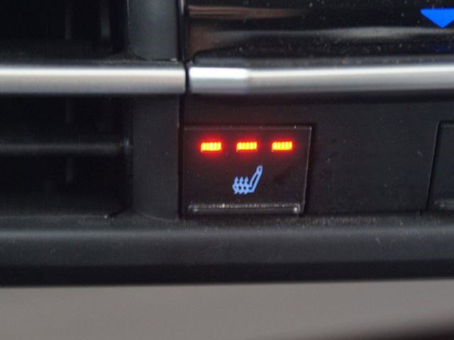 Used 2023 Toyota Sienna XLE image 8